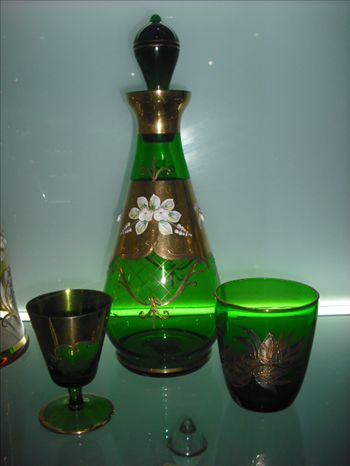 Glass decanter set