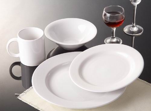 Porcelain dinner set